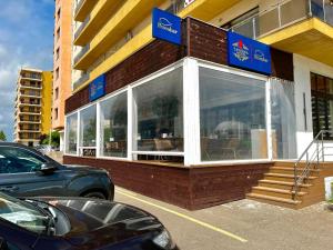 Summerland Sea-View Luxury Apartment