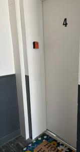 Appartements Le VeUvE cLicQuOt : Chambre Double avec Lit d'Appoint