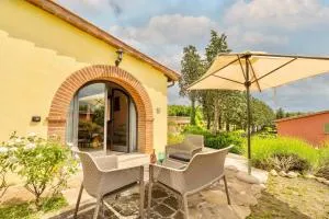 ISA-Chalet with common swimming-pool surrounded by Tuscan nature - Trequanda