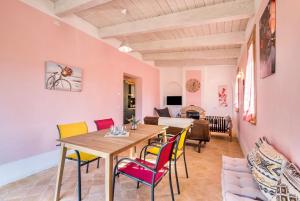 ISA-Chalet with common swimming-pool surrounded by Tuscan nature