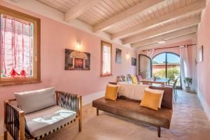 ISA-Chalet with common swimming-pool surrounded by Tuscan nature