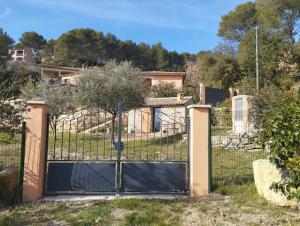 Maisons de vacances CABANON PROVENCAL EN PIERRES et ACCES PISCINE LUXE : photos des chambres