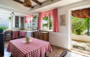 2 Bedroom Beautiful Home In Novo Selo