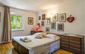 2 Bedroom Beautiful Home In Novo Selo