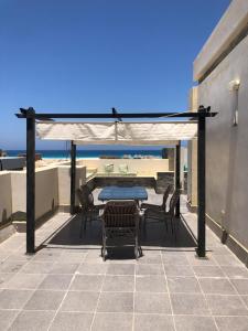 Sea and Pool View penthouse Families only