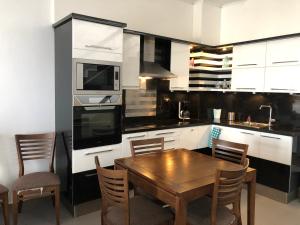 Sea and Pool View penthouse Families only