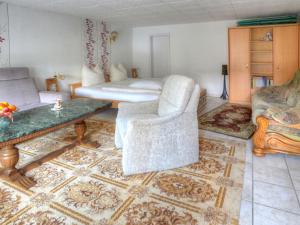 Apartment Am Dohlenberg - Steintisch by Interhome