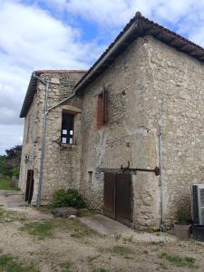 Maisons de vacances LE GRAND CASTILLON - Gite peche avec 2 etangs prives, foret et Jacuzzi en option : photos des chambres