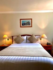 Double Room with Private Bathroom room in An Cruiscin Lan
