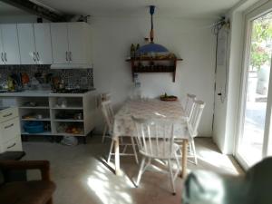 Bett 4 im Männer-4-Bettzimmer NUR Männer ONLY men SOLO hombres