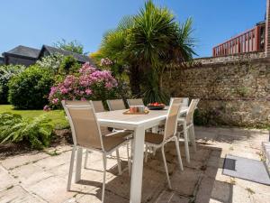 Maisons de vacances Holiday Home Villa Deauville by Interhome : photos des chambres