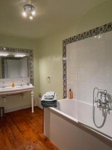 B&B / Chambres d'hotes LE CLOS DE LA CATHEDRALE : Chambre Double