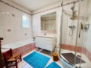 Villas Villa climatisee avec jacuzzi : photos des chambres