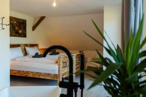 Maisons d'hotes Chez Julie : Chambre Double Deluxe avec Balcon