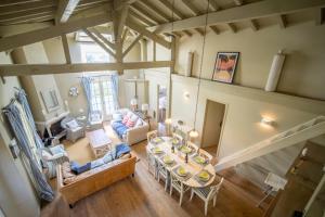 Unique Pool Villa 500m from the beach, Hamptons Style with beautiful Garden