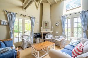 Unique Pool Villa 500m from the beach, Hamptons Style with beautiful Garden