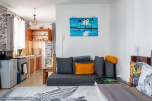 Top Studio with City View