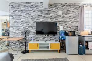 Top Studio with City View