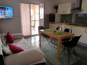 Apartment in Biograd na Moru with Terrace, Air conditioning, Wi-Fi, Dishwasher (4818-2)