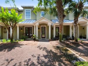 Gulf Place Courtyard 29 by Newman-Dailey