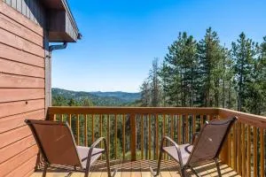 Mountain View Apartment Near Downtown & Trails - 埃弗格林