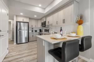 Brand New Luxury Walk-out Suite - Calgary