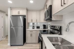 Brand New Luxury Walk-out Suite - Calgary