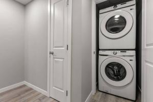 Brand New Luxury Walk-out Suite - Calgary