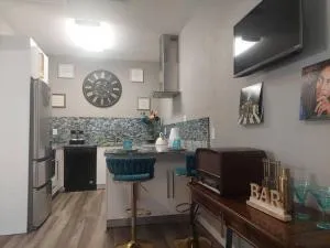 Cozy Guest House in Golf Course neighborhood Near Theme Parks - Clarkwild