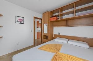 Apartment in Sukošan with Seaview, Terrace, Air condition, WIFI (3495-1)