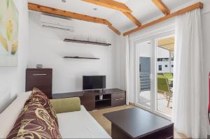 Apartment in Sukošan with Seaview, Terrace, Air condition, WIFI (3495-5)