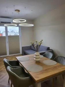 Apartament w Centrum Luksusowy, Full Opcja, Zameldowanie 24h, Duży Parking, Balkon, PlayStation 5, Ekspres, Netflix, Winda, FV, Nowy Budynek - Kokoszkowy