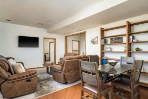 Mountain View Apartment Near Downtown & Hiking