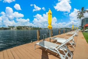 Walk to Ft Lauderdale beach - Water Views & Pool