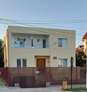 VILA COSMIN