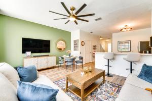 Less Than 5 Mi to Disney Sun-Soaked Kissimmee Escape!