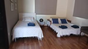 Extremely comfy apt with spacious private terrace 10min walk to the beach & in Town