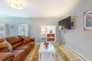 Cozy Waterfall BnB - Close To Mountains and Hikes - Middleburgh