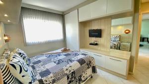 Apê c3 dorms, piscina e 1 quadra da praia