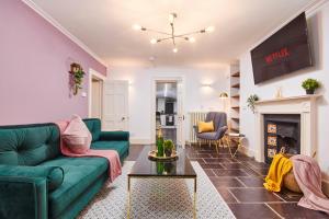 Beautiful 2Bedroom 4 actual beds House with WiFi by PureStay - Apartments, Bath