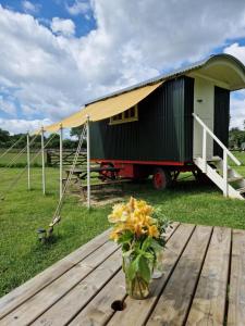 The Delkin Shepherds Huts Castle Combe