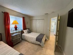 Sea Breeze-2 BR Apartment- Centrally Located - 西棕榈滩