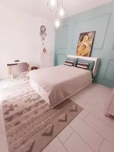 Happy Hive - Taʼ Ċantar