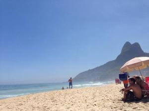 Na Praia, com Terraço e Jardim- Leblon 2 suítes
