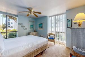 Breakwater Escape A 200 - Spacious Condo with BBQ grill, board games, and fireplace