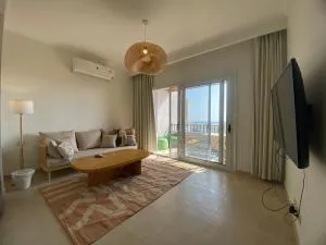 Luxury One Bedroom Apartment with Sea view in SomaBay - 萨法加
