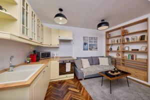 Old Pressburg - Green Courtyard