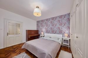 Old Pressburg - Green Courtyard