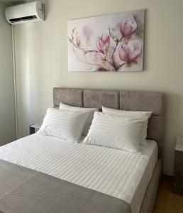 Spacious apartment near Panormou metro