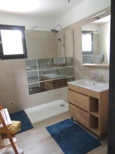 Appartements LES CHATAIGNIERS APPARTEMENT MEUBLE : photos des chambres